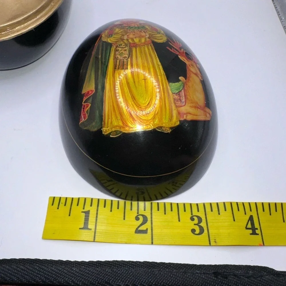 Vintage The Bombay Company Hand Painted Lacquered Egg Shaped Trinket Box